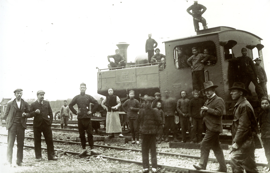 An exhibition organised in 2013 in Brussels then in Paris and focusing on the financing and construction of the first great Chinese railway