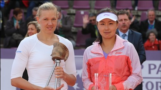 Newsroom_130526_BNP_Paribas_Fortis_Brussels_Open_The_two_finalists_holding_trophies_00003528-129_thumb_169_1369643315_1369643314