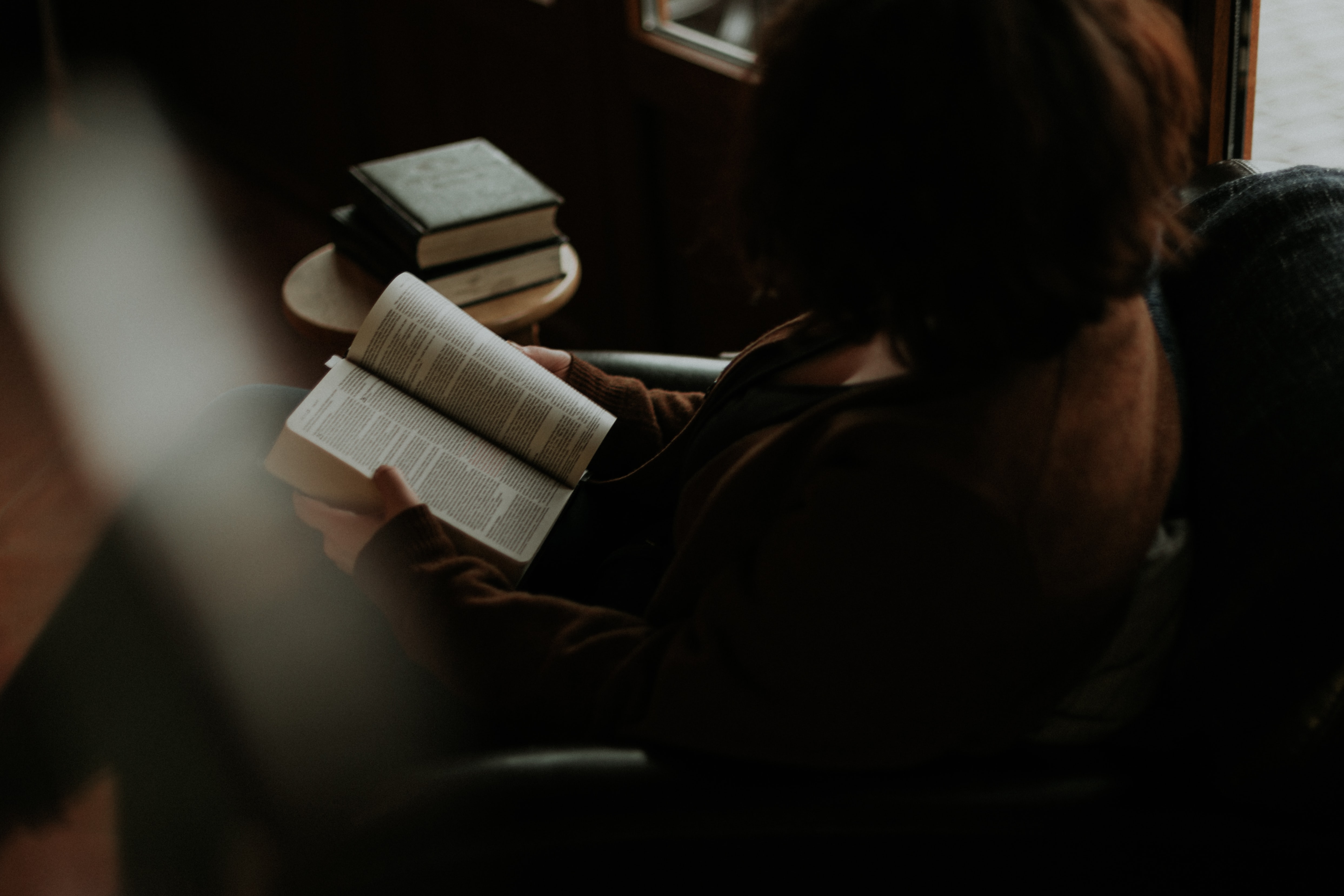 Winnende van de tweede 'Fintro Prijs Spannend Boek' nu in de winkel